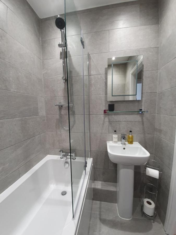 Park View Two-Bedroom Apartment Bath Eksteriør billede