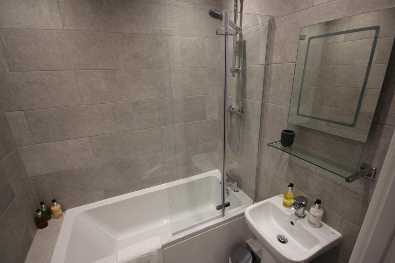 Park View Two-Bedroom Apartment Bath Eksteriør billede